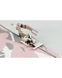 Piciorus de surfilat cu taiere concomitenta Brother F054N