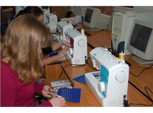 Universitatea Lucian Blaga din Sibiu - expozitie de noi masini de cusut si brodat marca BROTHER